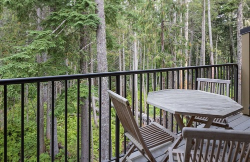 Government Camp Ski Chalet | Chalet 13 at the Official Collins Lake Resort