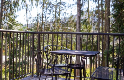 Government Camp Ski Chalet | Chalet 53 at the Official Collins Lake Resort