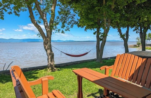 Cap-Saint-Ignace Ski Chalet | Chalet #7 Waterfront with Spa, Fireplace, Wifi & AC