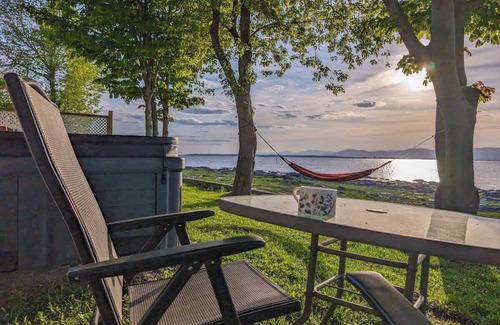 Cap-Saint-Ignace Ski Chalet | Chalet #7 Waterfront with Spa, Fireplace, Wifi & AC