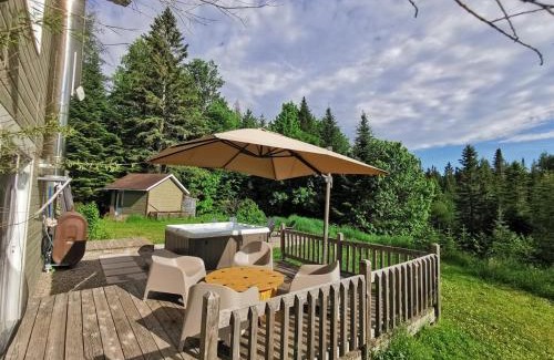 St-Adolphe-d'Howard Ski Chalet | Chalet Acadia & SPA