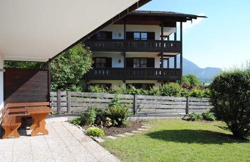 Ettenhausen Apartment | Chalet Apartment für 2 - 6 Pers. mit Kamin und Sauna, 91qm