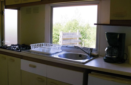 Moux-en-Morvan House | Chalet at the edge of the lake of Settons! mobil home on closed ground, animals accepted!