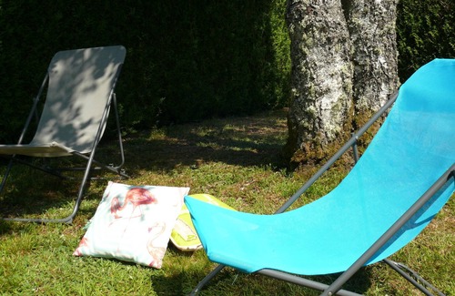 Moux-en-Morvan House | Chalet at the edge of the lake of Settons! mobil home on closed ground, animals accepted!