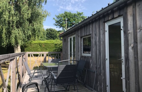 Moux-en-Morvan House | Chalet at the edge of the lake of Settons! mobil home on closed ground, animals accepted!