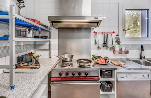 Val Claret Ski Chalet | Chalet, balcony, tv, ski locker, 180m², Tignes