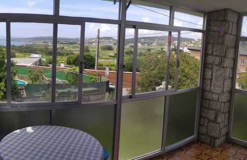 Montalvo Ski Chalet | Chalet beach Montalvo, Sanxenxo, for 6 people, private garden, pets welcome