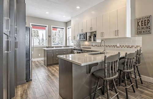 Silver Star Mountain House | Chalet by the Alpine Chair includes Suite,2 Private Hot Tubs & Pet Friendly!
