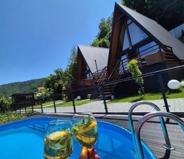 Piatra Neamt Ski Chalet | Chalet by the lake
