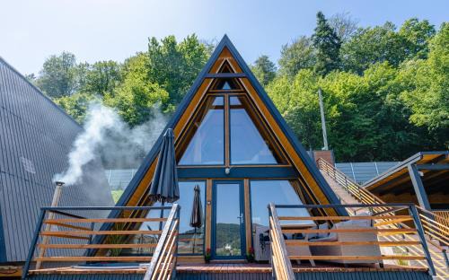 Piatra Neamt Ski Chalet | Chalet by the lake