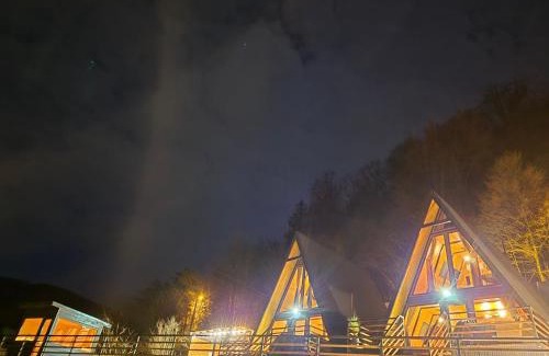 Piatra Neamt Ski Chalet | Chalet by the lake