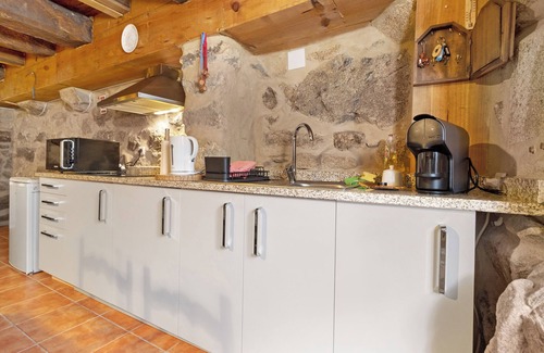 Montalegre Ski Chalet | Chalet 'Cantinho De Tourem' with Mountain View, Private Terrace and Wi-Fi