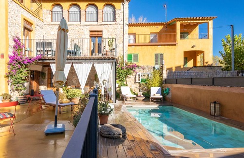 Esponella Ski Chalet | Chalet "Casa Alzina" with Mountain View, Shared Pool & Wi-Fi