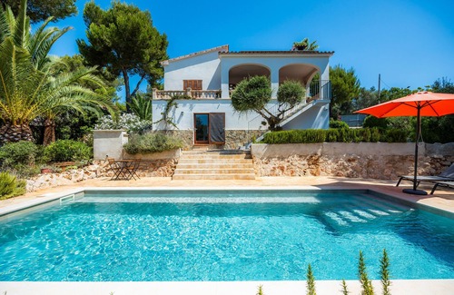 Cala Murada Ski Chalet | Chalet 'Casa Inés' with Private Terrace, Wi-Fi and Air Conditioning