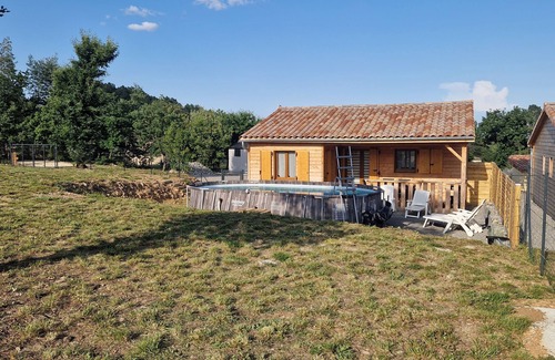 Montreal Ski Chalet | Chalet Chataigniers-holiday home 4/6 people