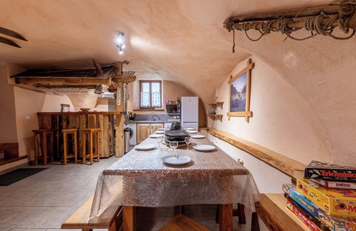 Celliers Ski Chalet | Chalet 'De Charme À La Montagne' with Mountain View, Private Terrace and Wi-Fi