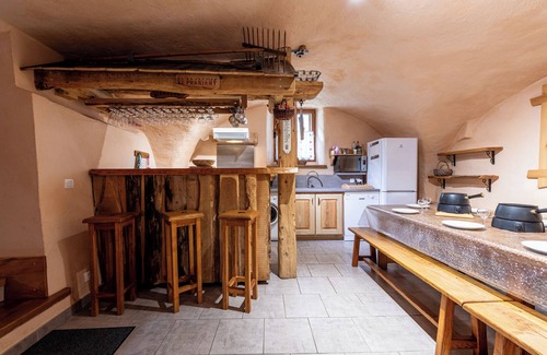 Celliers Ski Chalet | Chalet 'De Charme À La Montagne' with Mountain View, Private Terrace and Wi-Fi