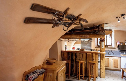 Celliers Ski Chalet | Chalet 'De Charme À La Montagne' with Mountain View, Private Terrace and Wi-Fi