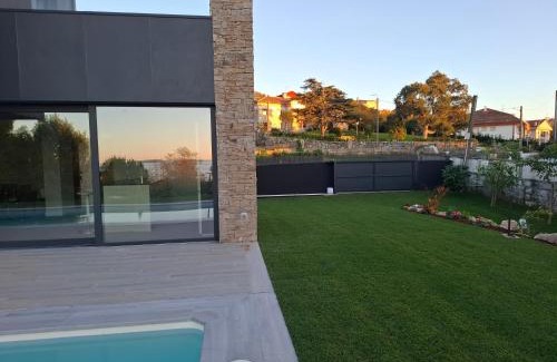 Nigran House | Chalet de lujo con piscina cercano a la playa
