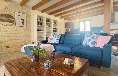Turenne Ski Chalet | Chalet de Russac - 6 personnes - Jardin clôturé avec terrasse aménagée