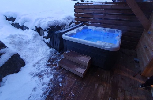 Morzine Ski Chalet | Chalet Delphinette, Morzine, Ski, Private Jacuzzi