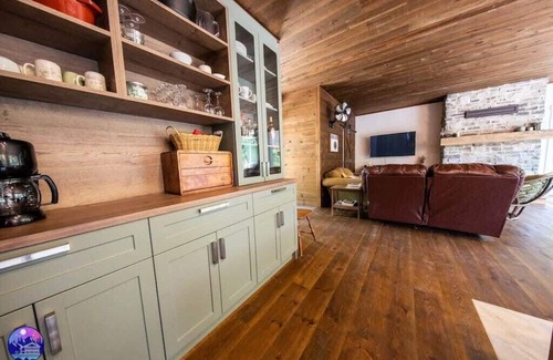 Mansonville Ski Chalet | Chalet Deschamps | spa | dog friendly