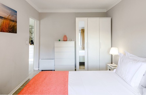 Palmela Ski Chalet | Chalet "Do Vale" with Shared Pool, Private Terrace & Wi-Fi