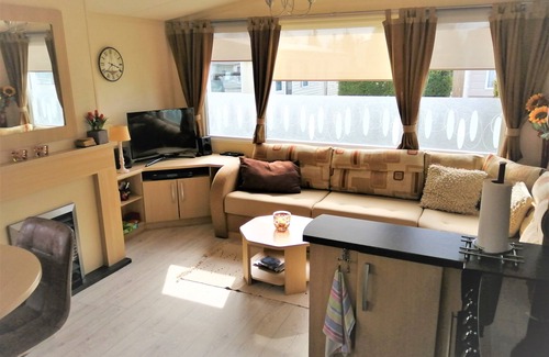 Westenschouwen Ski Chalet | Chalet DORIS Zeeland 1800m to the beach, fenced in completely