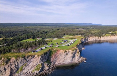 Gaspe Cabin | Chalet double arrière style suisse