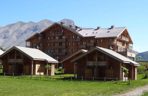 Saint-Etienne-en-Devoluy Ski Chalet | Chalet Duplex 8 Pers, 300m des Pistes, Terrasse, Piscine Couverte, Parking - FR-1-504-435