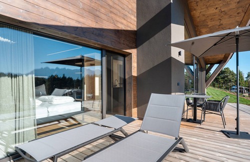 Nova Ponente Apartment | Chalet 'Einheit H' with Mountain View, Private Terrace and Wi-Fi