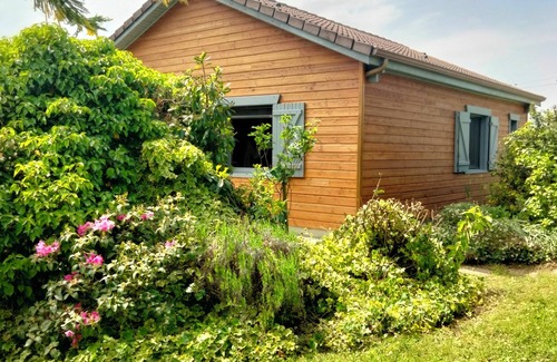Douville Ski Chalet | Chalet en bois avec piscine privée. Animaux acceptés