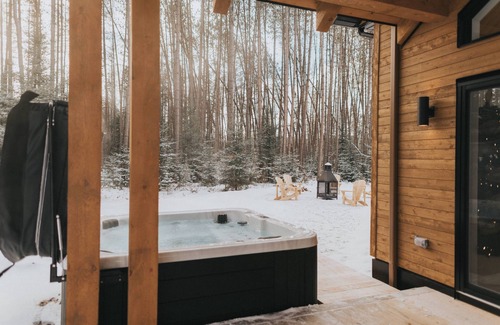 Amherst House | Chalet en Forêt Avec spa et Foyer Extérieur