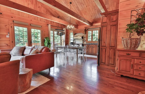 Chertsey Cabin | Chalet en pleine nature avec 80 acres de terrain et SPA!