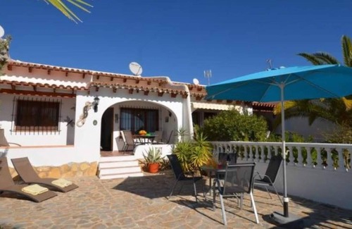 Coveta Fuma Ski Chalet | Chalet 'Encantadora Villa' with Sea View, Wi-Fi and Air Conditioning