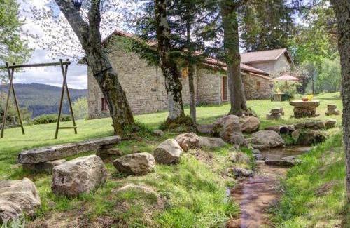 Chalmazel-Jeansagniere House | Chalet familial à 5 min des pistes de ski de Chalmazel, 3 chambres, cheminée, animaux acceptés - FR-1-496-138