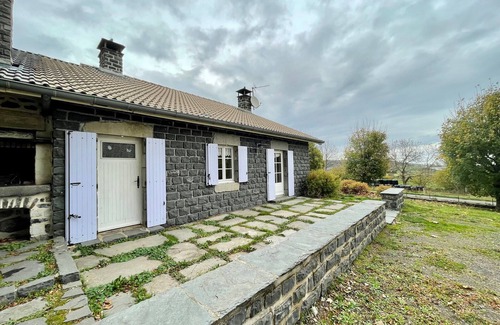 Araules Cottage | Chalet familial près de la forêt avec grand terrain, jeux pour enfants et cheminée