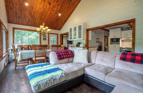 Namur Ski Chalet | Chalet Famille au Grand air | Spa, Pool table, Lake Access