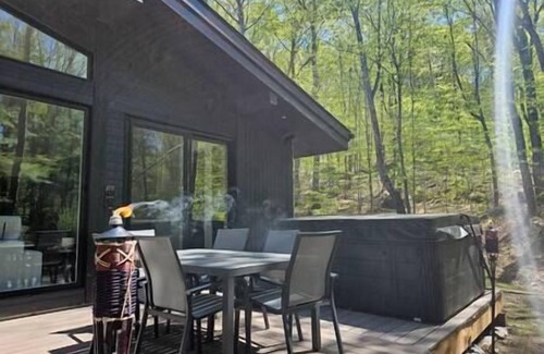 Lac Superieur Village House | Chalet FEU en pleine nature à Tremblant.