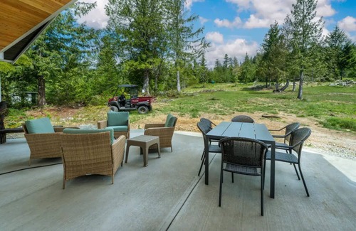 Halfmoon Bay Ski Chalet | Chalet Firefly BC REGISTRY APPROVAL #H631676206