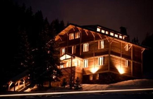 La Roche Ski Chalet | Chalet for 12 with sauna, jacuzzi, wifi, parking, pets allowed