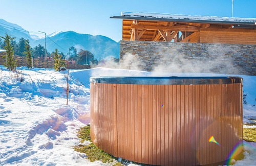 Razlog Ski Chalet | Chalet for up to 10 people with sauna, private home theater and hot tub