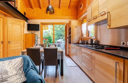 Saint-Oyen Ski Chalet | Chalet 'Helnes - Contemporain' with Mountain View, Private Terrace and Wi-Fi