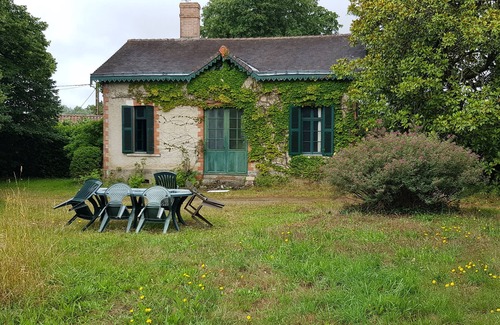 Maisdon-sur-Sevre Ski Chalet | Chalet in the heart of a park