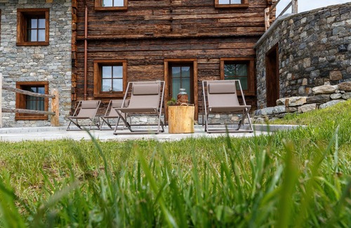 Livigno Ski Chalet | Chalet 'Ice Villa Genf with Spa' with Mountain View, Shared Garden and Wi-Fi