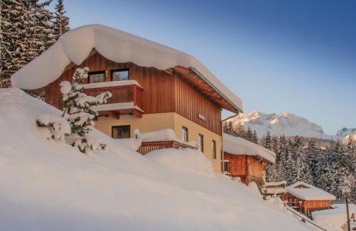 Annaberg im Lammertal Ski Chalet | Chalet in Annaberg-Lungötz with a community pool