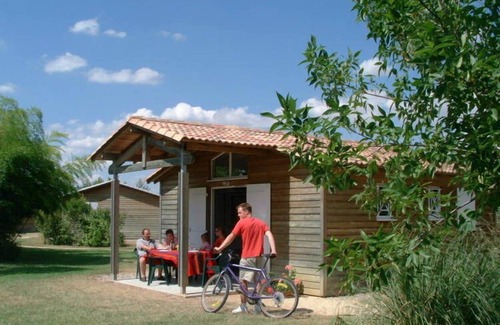 Castelmoron-sur-Lot House | Chalet in France with Garden Terrace