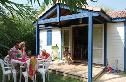 Castelmoron-sur-Lot Ski Chalet | Chalet in France with Garden Terrace