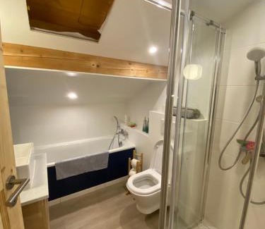 Lausanne Ski Chalet | Chalet in Lausanne on edge of woods with river