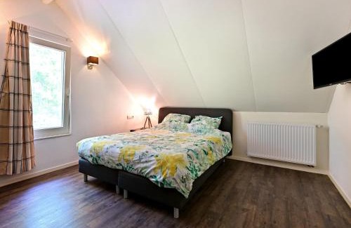 Reutum House | Chalet in Reutum with Sauna and Nature